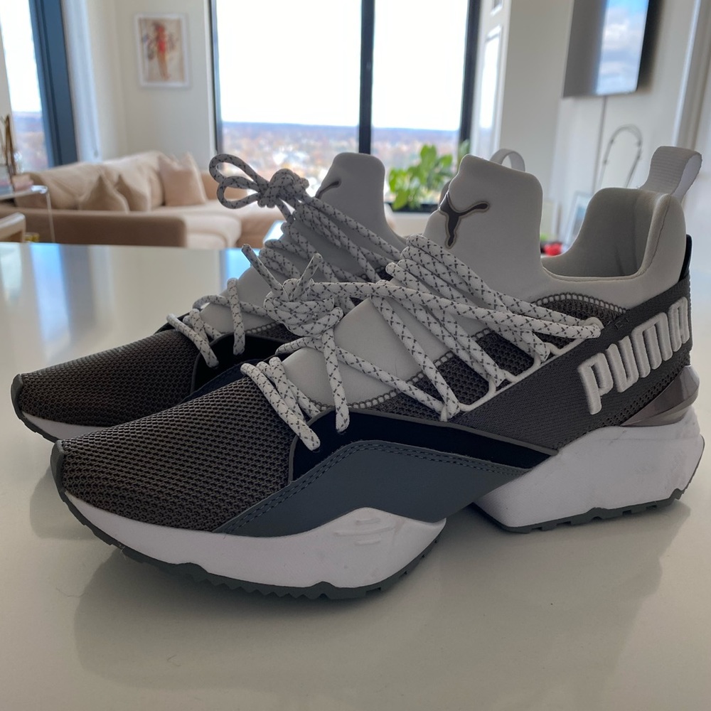 Puma Women’s running sneakers, gray/white/silver Size 9.5, brand new never worn
